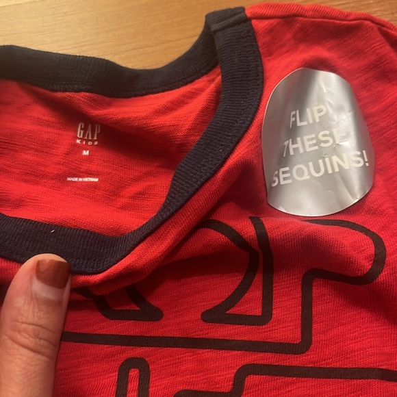 NWT Drop the Mic reversible sequins GAP red and black T shirt size medium - Picture 2 of 3